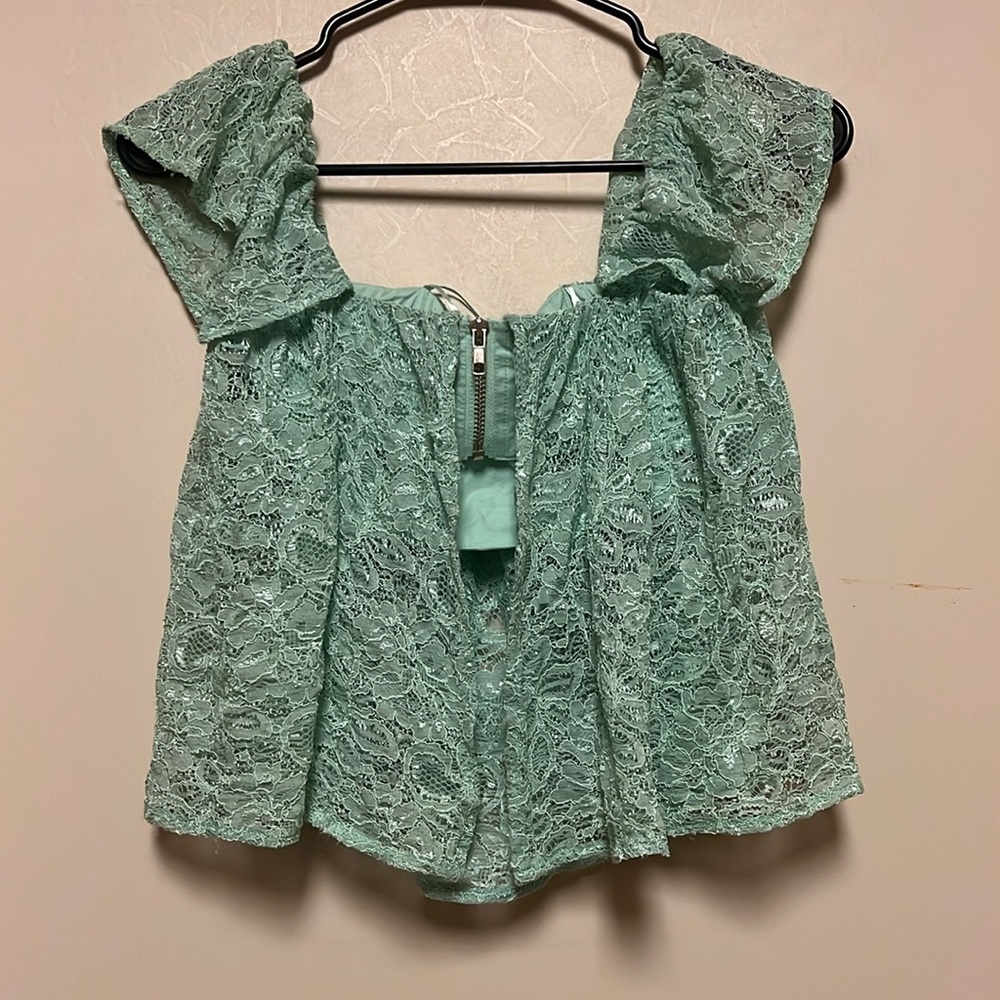 Women’s Lace Zip Crop